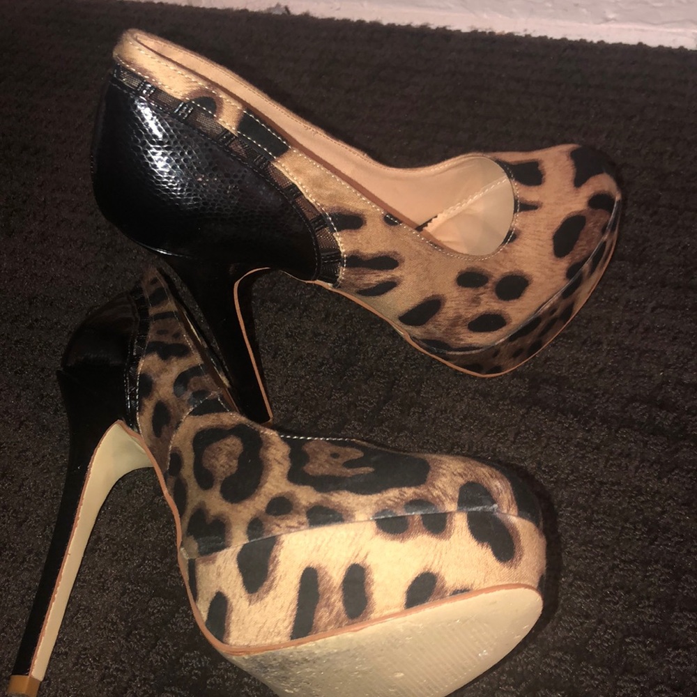 Colin Stuart Leopard Heels - Picture 7 of 7